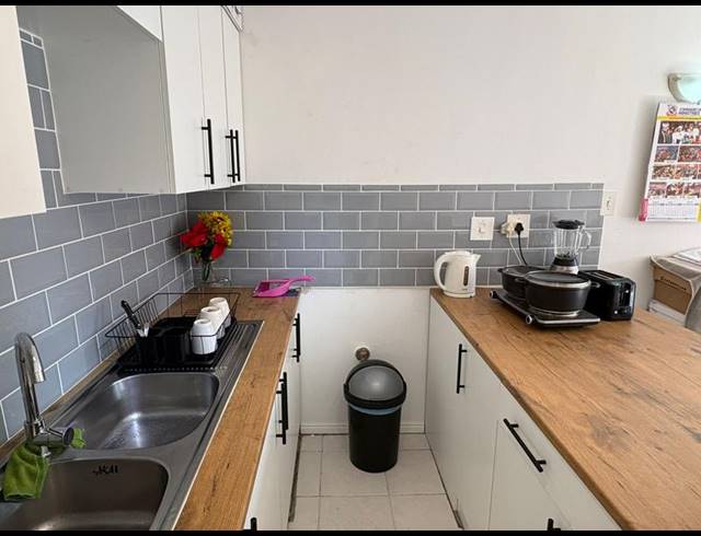 1 BEDROOM PROPERTY TO RENT IN FISH HOEK